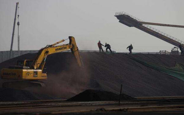 China iron ore rises to record on concerns over Brazilian supply-铁矿石价格又创新高，市场对巴西矿难过度解读？