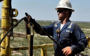 Goldman sees oil rising toward $70, says demand forecasts are too gloomy-高盛发布看涨油价的研究报告，称新兴市场需求被低估