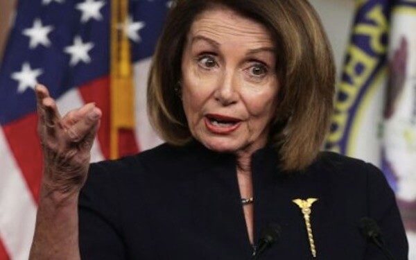 White House and Pelosi's staff in early talks about legislation to cut high drug costs，白宫和佩洛西的工作人员讨论减少药物成本的立法