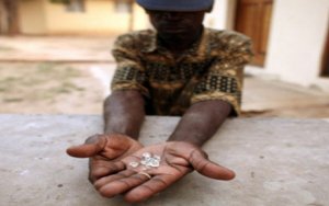 Russian diamond miner Alrosa wants controlling stake to mine in Zimbabwe-俄罗斯国有钻石商阿罗莎要求获得津巴布韦项目的控股权