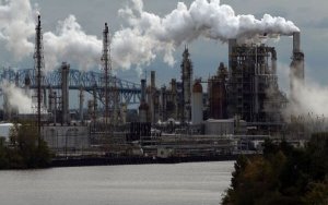 US crude settles at 4-month high after topping $60 for first time since November-美国原油价格自去年11月以来再度站上每桶60美元