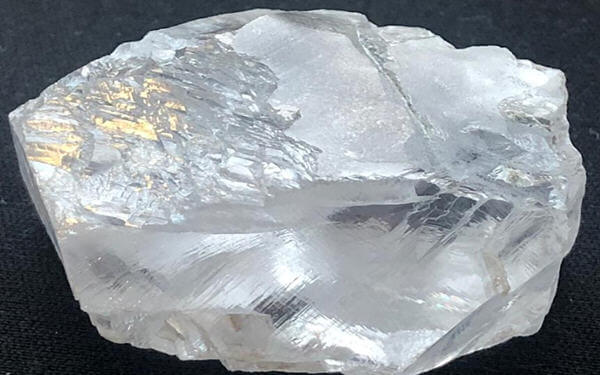 Petra Diamonds shares jump on 425-carat discovery at Cullinan-Petra Diamonds在库里南矿发现425克拉宝石级巨钻，股价大涨