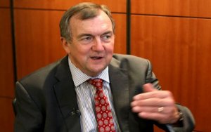 Newmont Calls Initial Nevada Joint Venture Talks With Barrick 'Productive'-拒绝合并，纽蒙特或将与巴里克成立合资公司