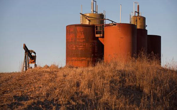 Oil prices hit 5-month highs, Brent settles above $70 on strong US jobs report and Libya conflict-布伦特原油升破每桶70美元，油价创近5个月新高