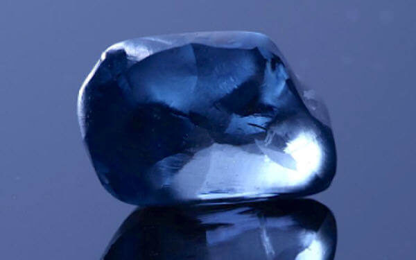 Botswana unveils rare 20-carat blue diamond, the country’s largest ever-博茨瓦纳发现迄今为止最大的一颗蓝钻石