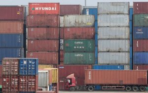 中国商务部报告称加大力度稳定贸易形势，提高贸易质量