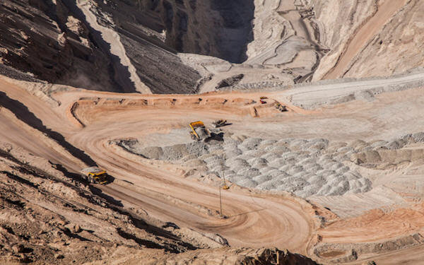智利国家铜业公司开始Chuquicamata铜矿的地下开采