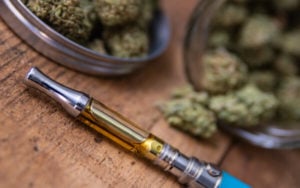 烟草巨頭Imperial Brands 加拿大大麻公司Auxly Cannabis
