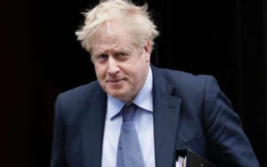 英国首相本周改组内阁