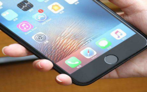 科技新闻精选——苹果的iPhone SE继任者推迟上市，特朗普支持向中国出售美国制造的喷气发动机