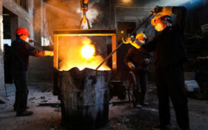 中国钢铁商提高产量
