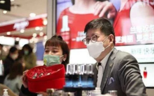 阿里巴巴银泰百货疫情期加速布局在线零售