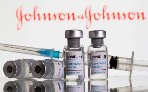 英国批准强生新冠疫苗，但削减了订单
