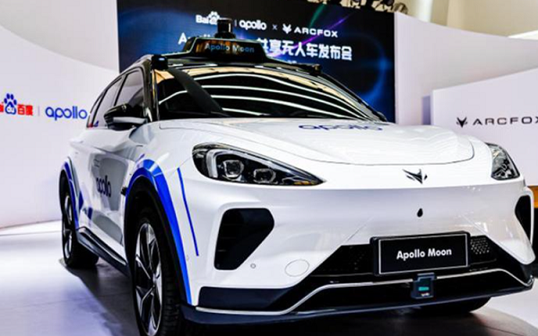 中国Arcfox极狐和百度推出新的自动驾驶汽车