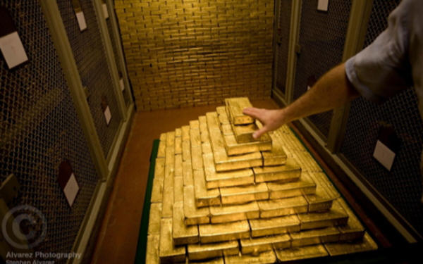 大公司囤积黄金
