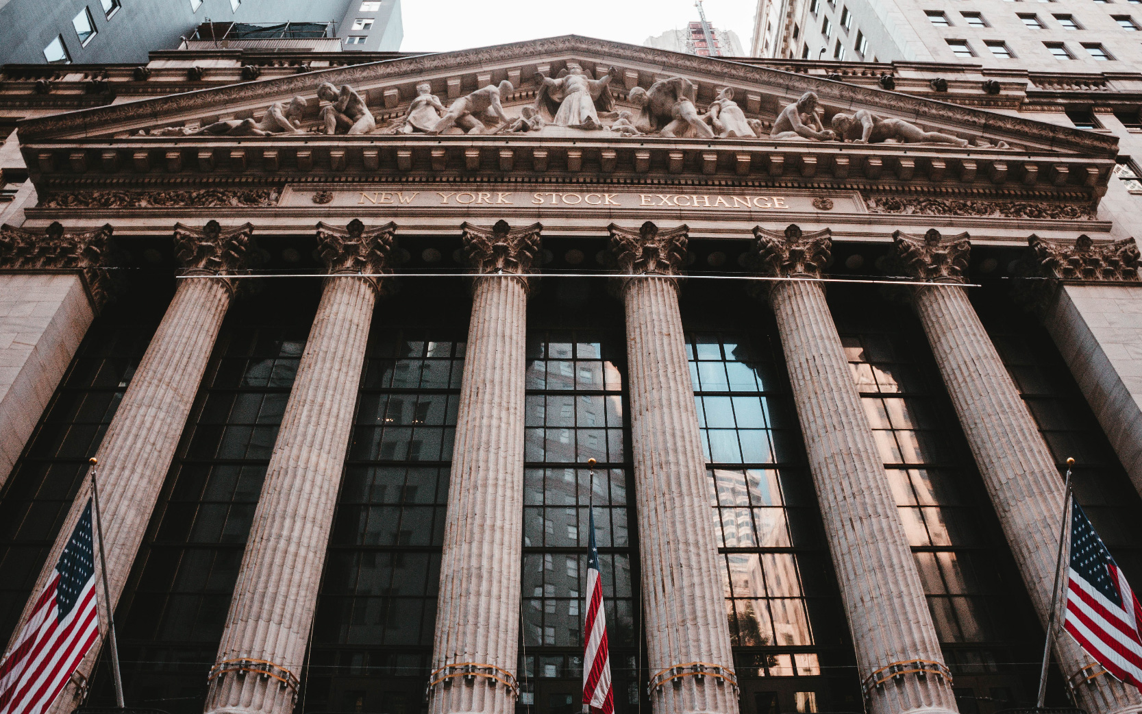 美股牛市内部割裂，成长科技股遭腰斩已进入熊市| NAI 500