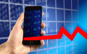 下跌30%，现在投资纳斯达克是否安全？