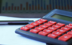 买入信号！这只价值1万亿美元的成长股已经下跌33%