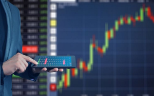 自马斯克首次表示要收购推特以来，特斯拉股价已大幅下跌