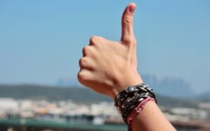 33年来涨幅高达10,000%的1只股票