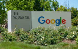 Alphabet’s Rally Nears World’s Largest Company Amid AI Frenzy, Bubble Warnings
