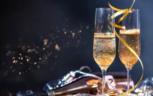 担心关税问题？考虑配置黄金和白银ETF