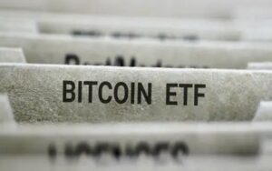 比特币强势突破10万美元关口，两大加密货币ETF只需要100美元即可投资