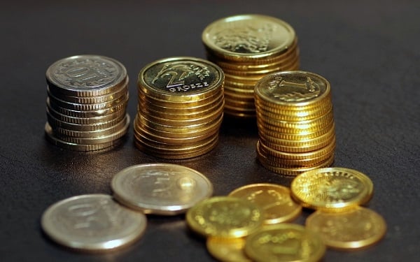 With the Price of Cryptocurrency XRP Below .50, Should Investors Buy the Dip or Hold Off？