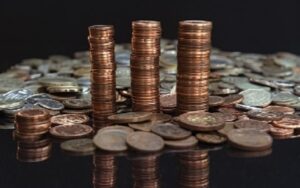 2025年加密货币市场展望：XRP与柴犬币的投资潜力分析 