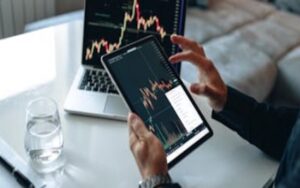 三只被低估的AI核心股，现在入手正当时？