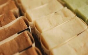 7月就业数据爆冷，但美联储为何仍不急于降息？