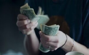 除了Meta与博通，这些公司也是市值万亿俱乐部候选