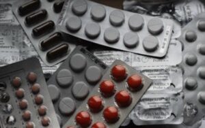 芯片、制药业遇挑战！特朗普关税新政冲击科技与医药巨头