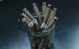 市场狂欢中的冷静选择：三只被低估的长期价值股