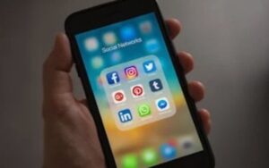 iPhone换机潮终现，苹果股价刷新历史